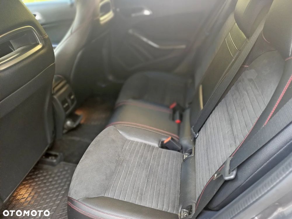 Mercedes-Benz GLA 200 7G-DCT AMG Line - 12