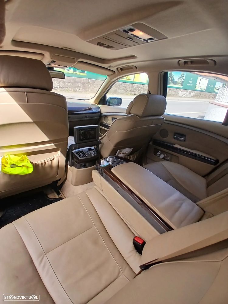 BMW 730 i - 7