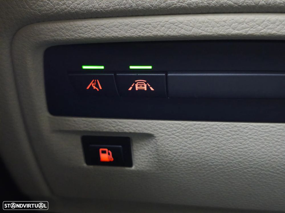 BMW 330 e iPerformance Line Luxury Purity - 30