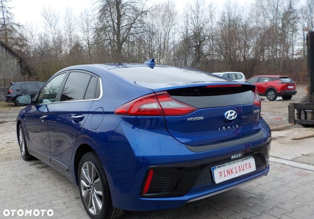 Hyundai IONIQ - 12