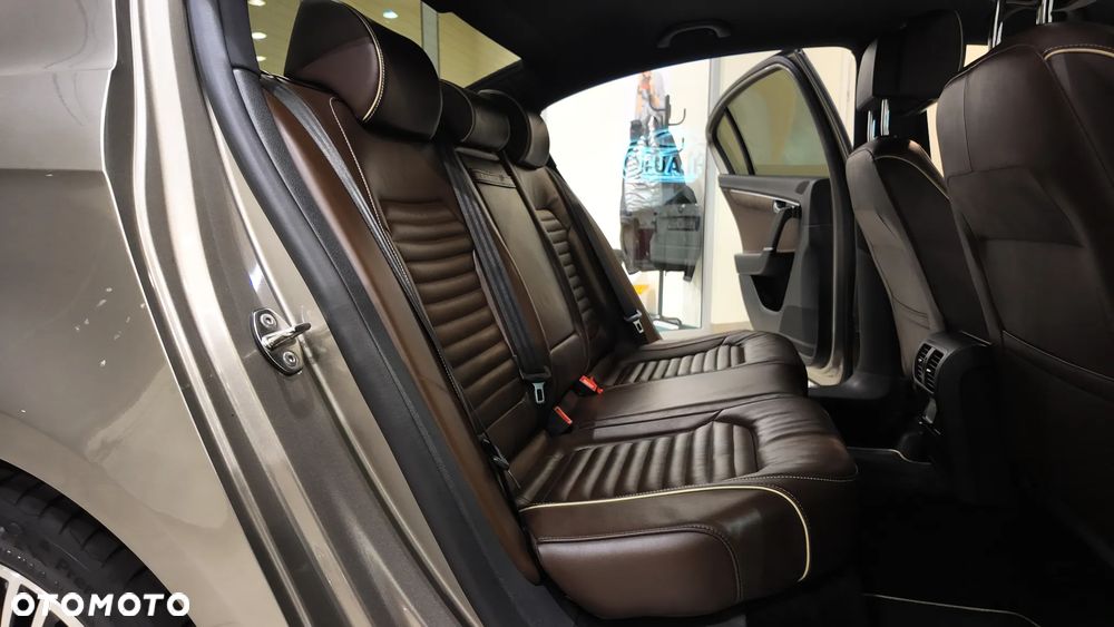 Volkswagen Passat 3.6 V6 4Motion DSG Exclusive - 29