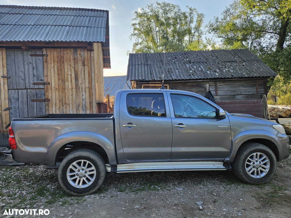 Toyota Hilux - 2