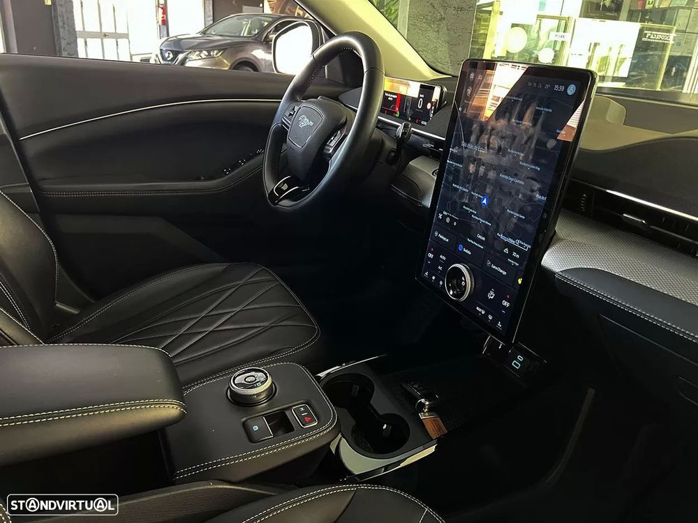 Ford Mustang Mach-E - 20