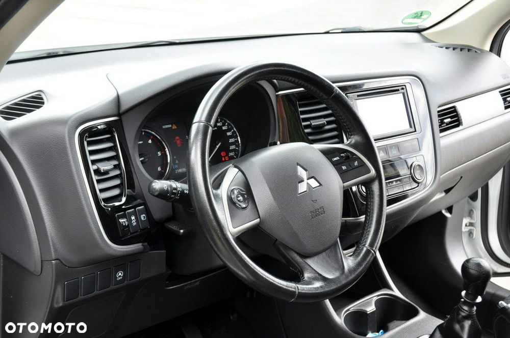 Mitsubishi Outlander - 23