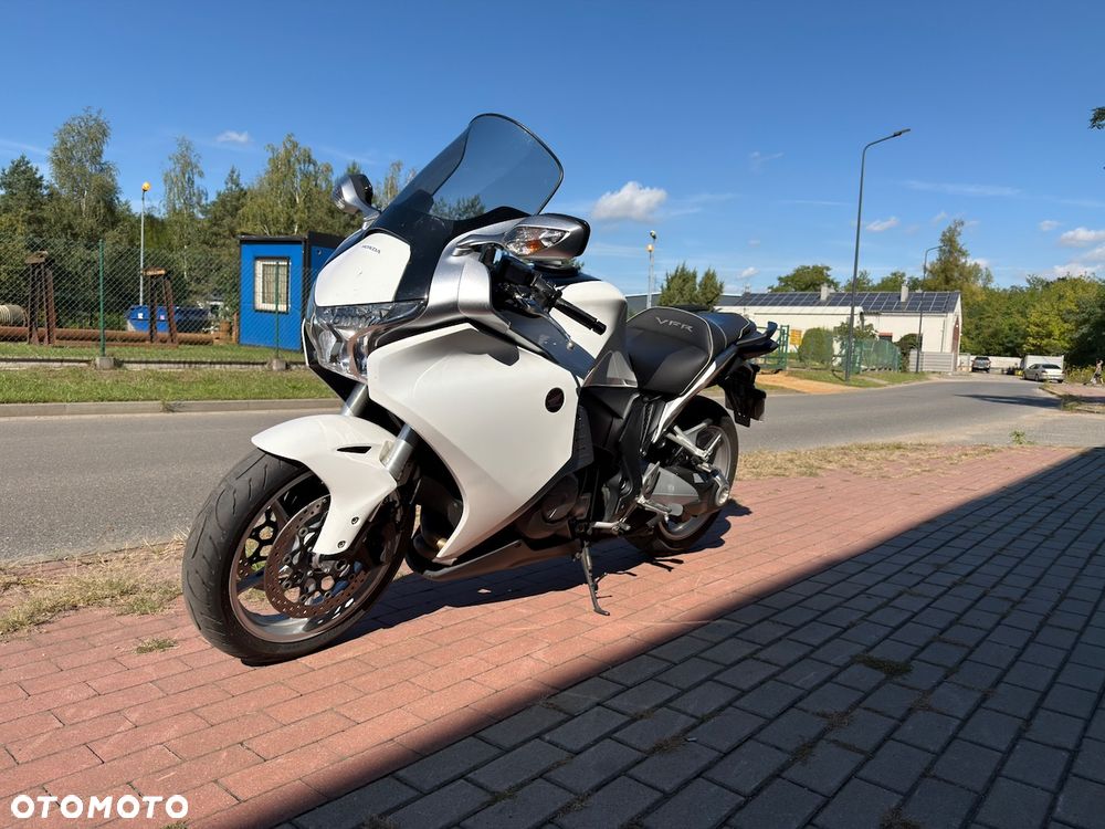 Honda VFR - 2
