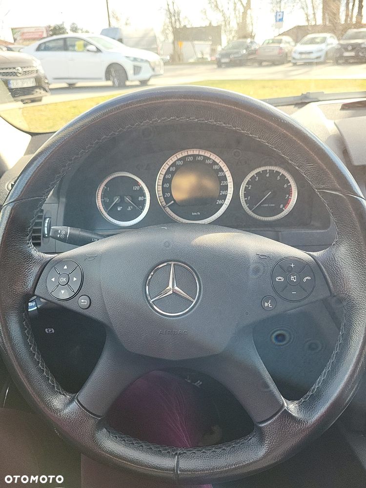 Mercedes-Benz Klasa C 180 CGI Automatik BlueEFFICIENCY - 12