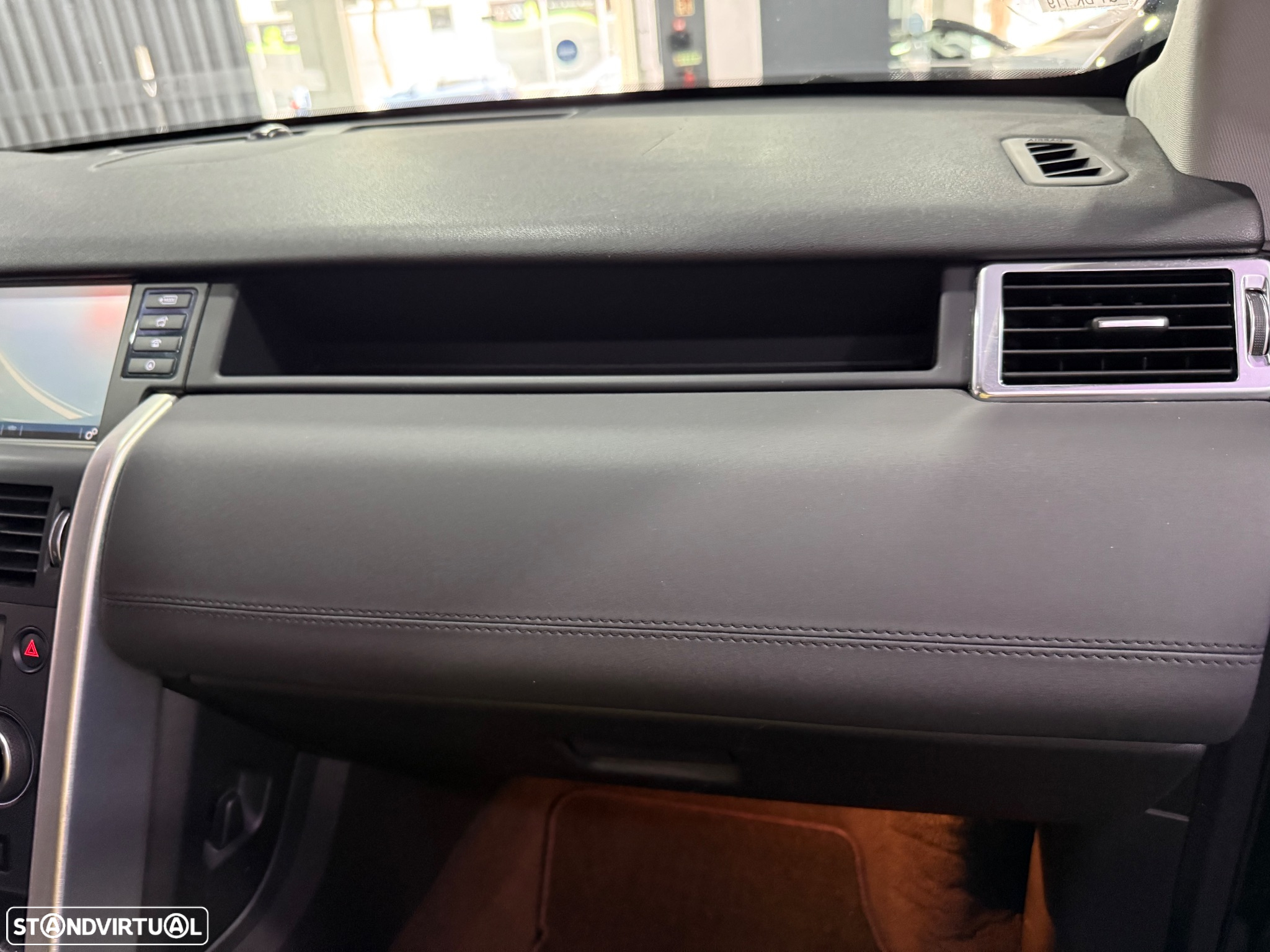 Land Rover Discovery Sport 2.0 TD4 HSE Auto - 35