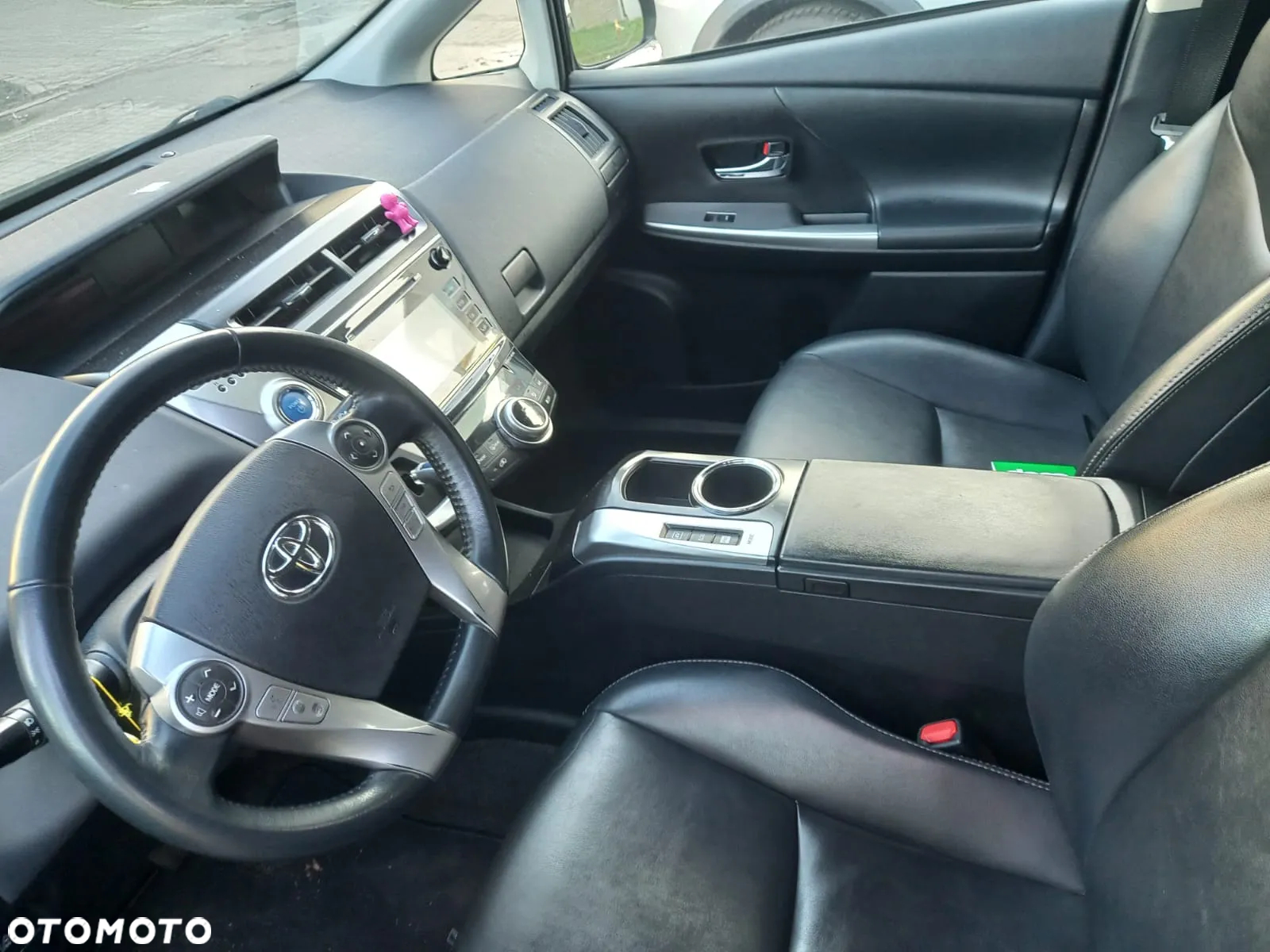 Toyota Prius+ (Hybrid) Executive - 8