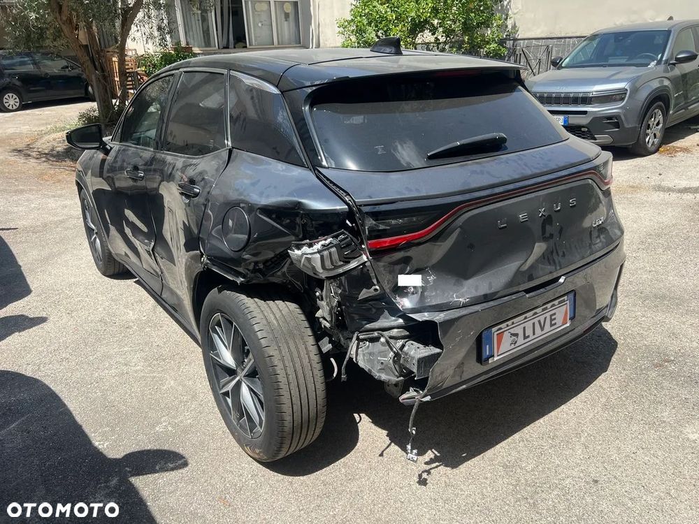 Lexus LBX AWD E-Four Cool - 6