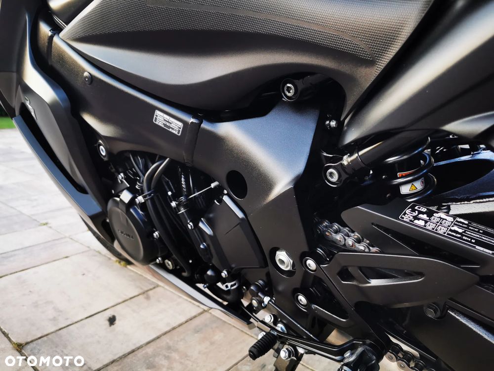 Suzuki GSX - 16