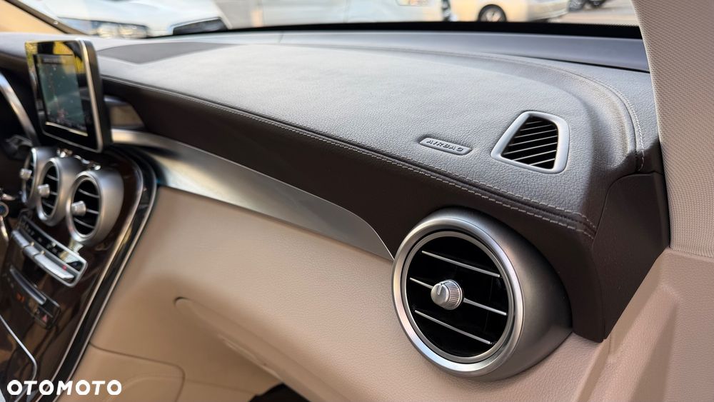 Mercedes-Benz GLC - 12