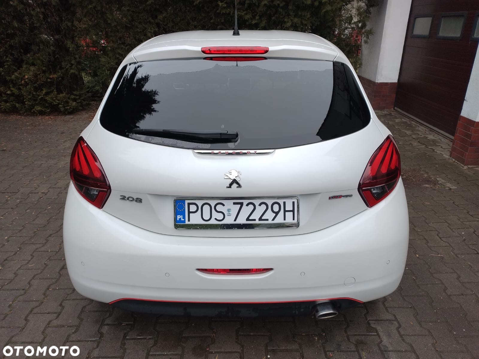 Peugeot 208 - 8