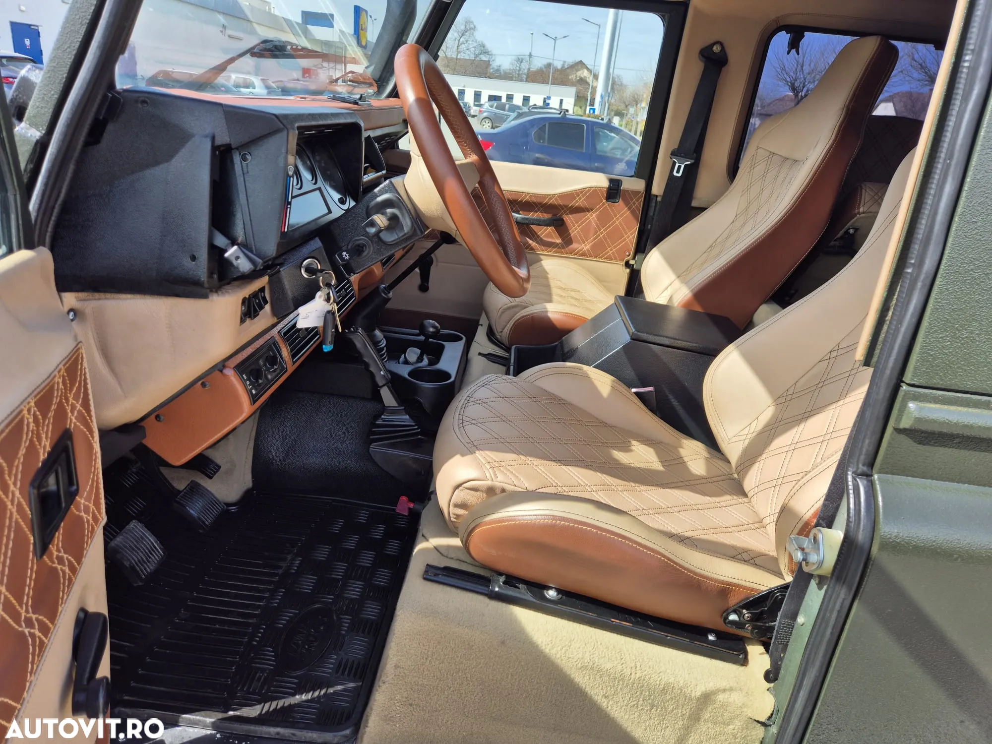 Land Rover Defender 90 County SW - 15