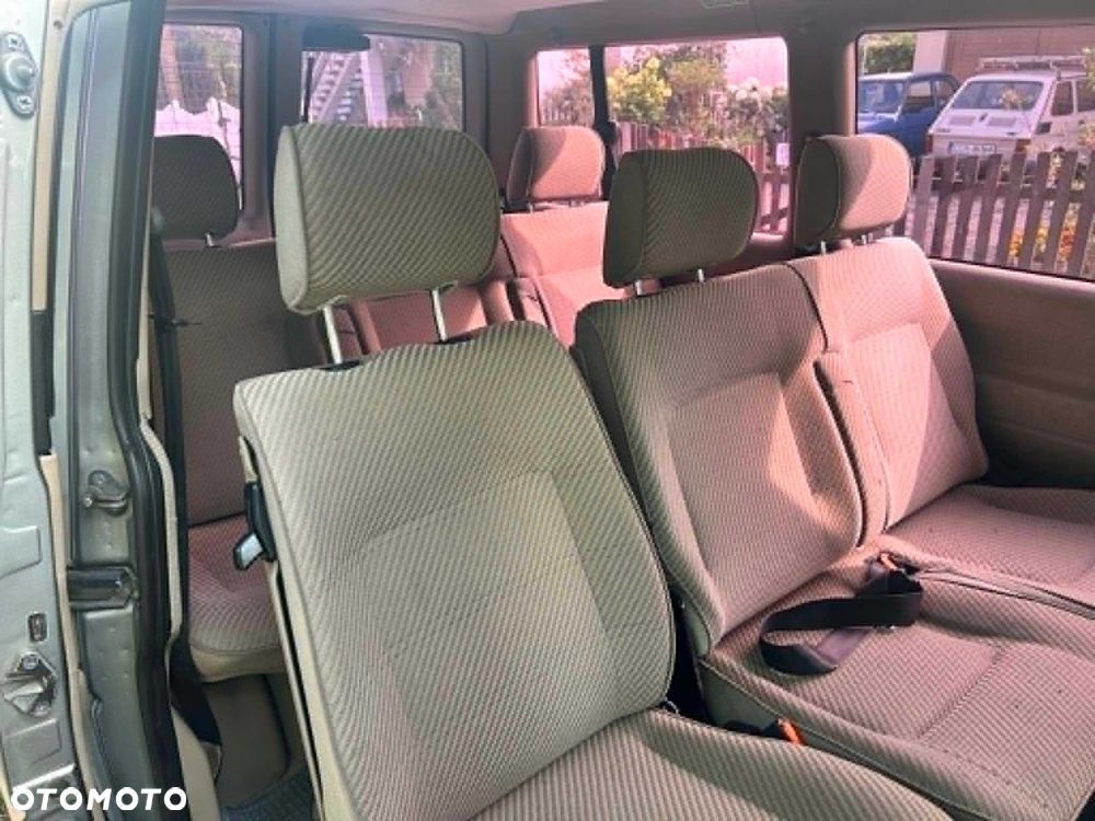 Volkswagen Caravelle - 7
