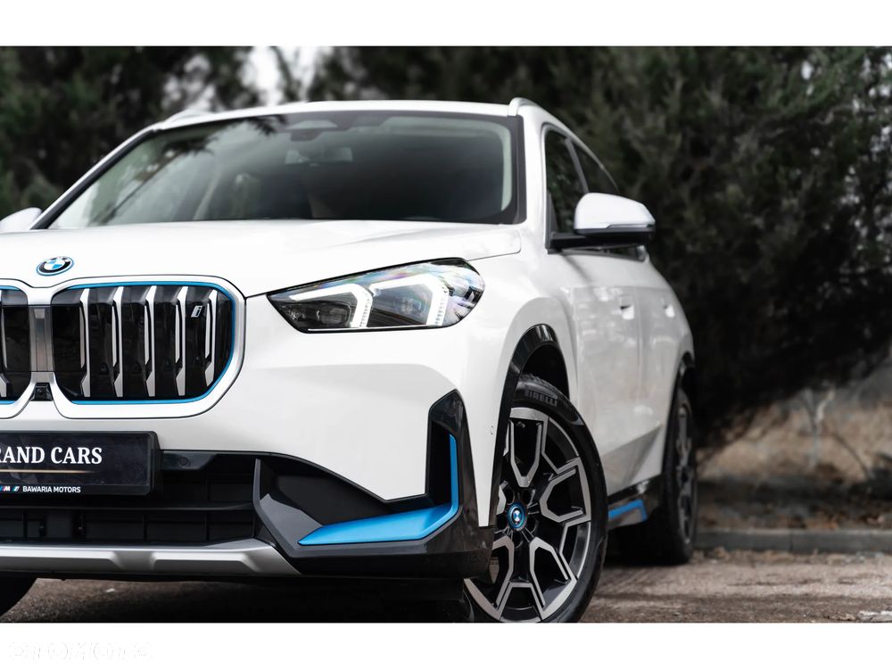 BMW iX1 xDrive30 66.5kWh xLine - 14