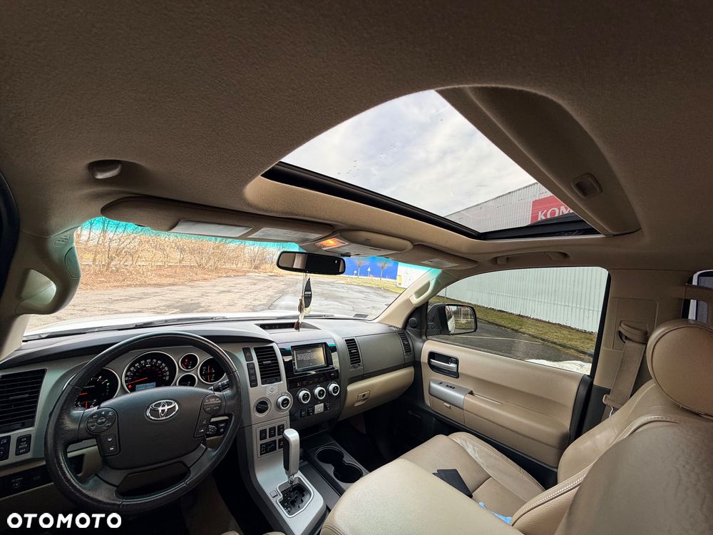 Toyota Sequoia - 21