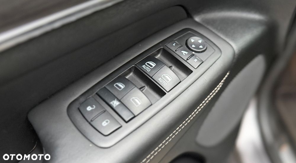 Jeep Grand Cherokee - 33