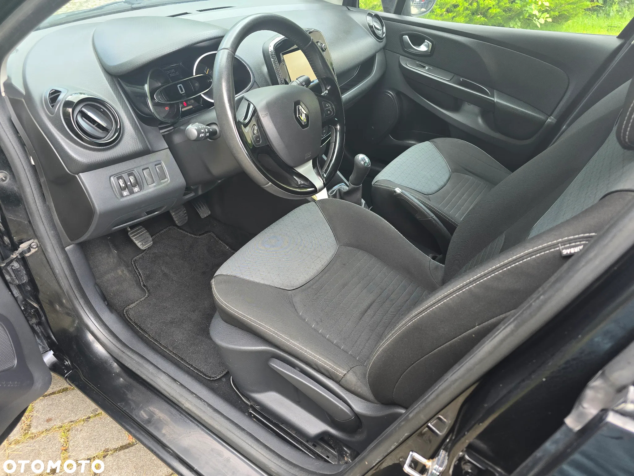 Renault Clio 1.2 16V 75 Experience - 12