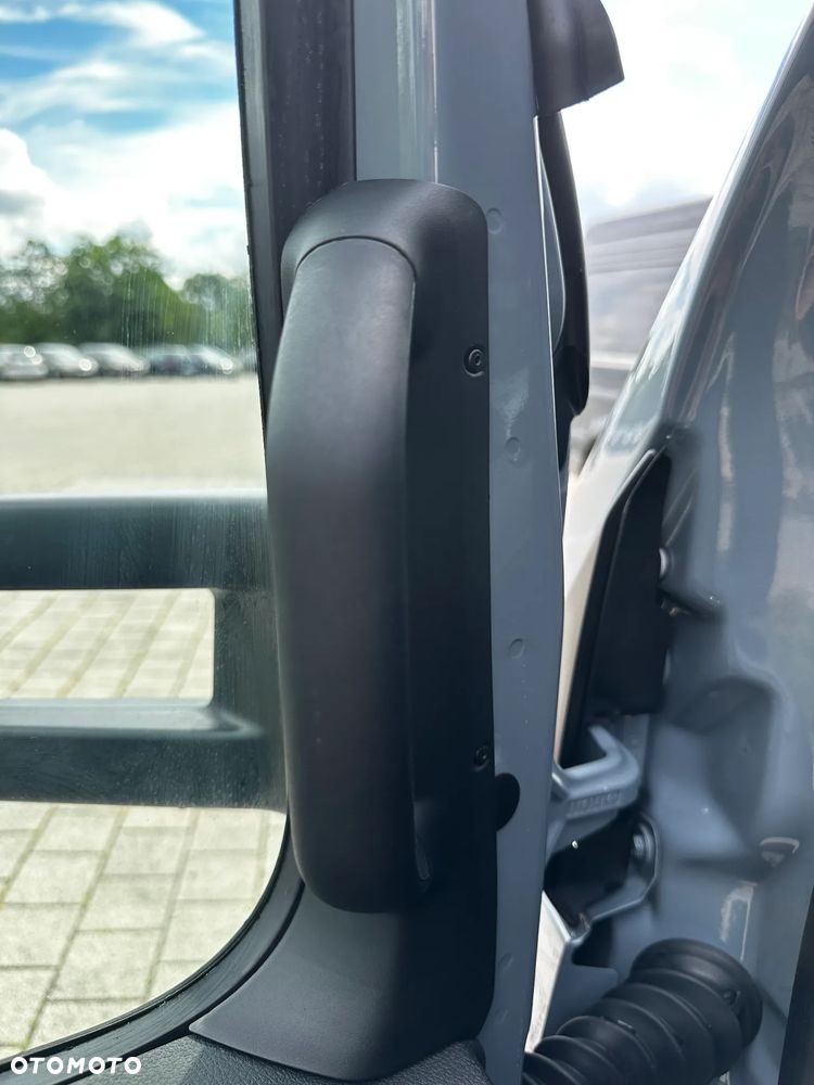 Mercedes-Benz Sprinter - 12