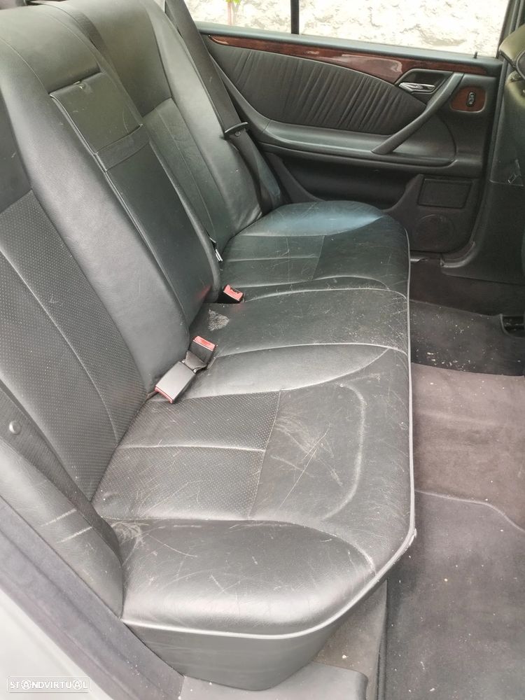 Mercedes-Benz E 200 Kompressor Classic - 26