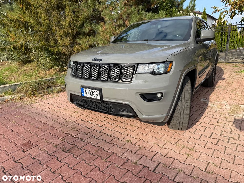 Jeep Grand Cherokee - 17