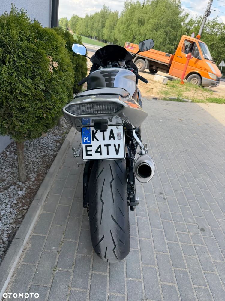 Yamaha R1 - 28
