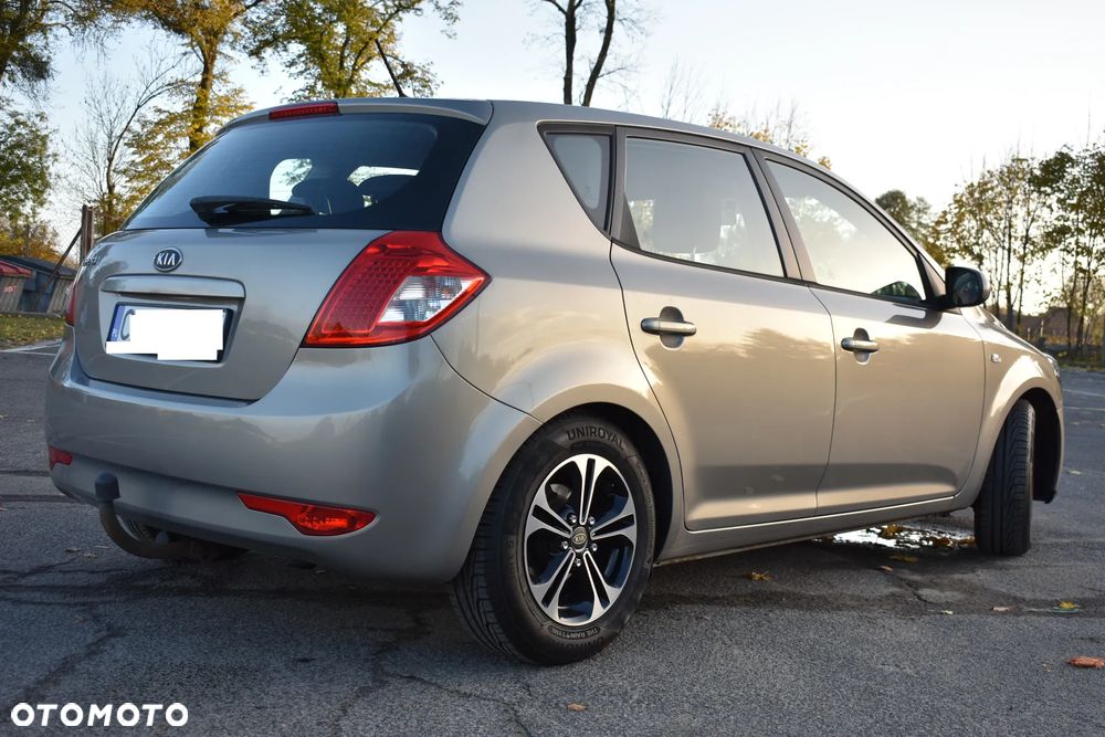 Kia Ceed - 4