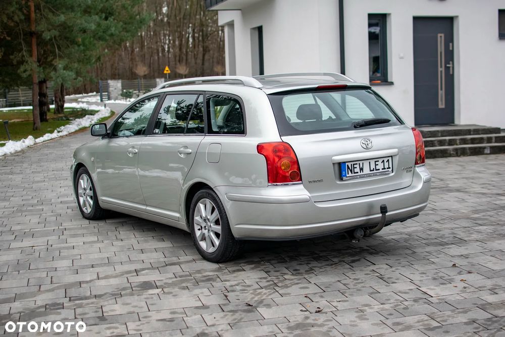 Toyota Avensis - 35