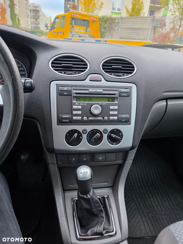 Ford Focus 1.6 16V Fun X - 17