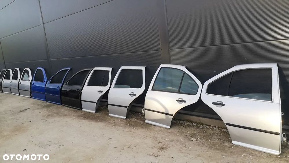 VOLKSWAGEN GOLF IV 4 HB / BORA DRZWI / KLAPA BAGAŻNIKA (dostępne wiele sztuk) - 2