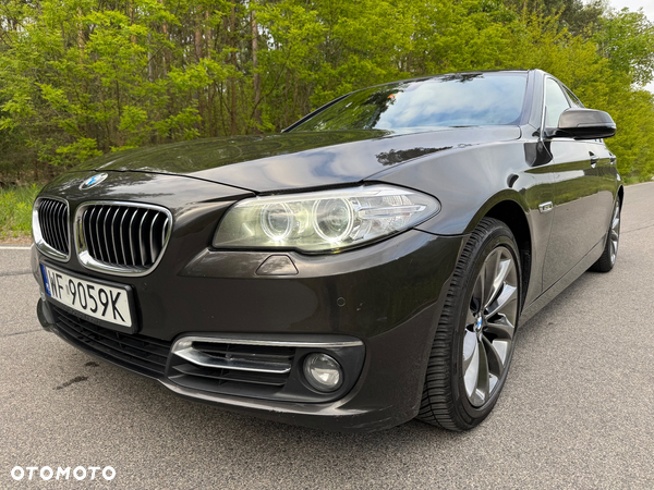 BMW Seria 5 525d xDrive Luxury Line