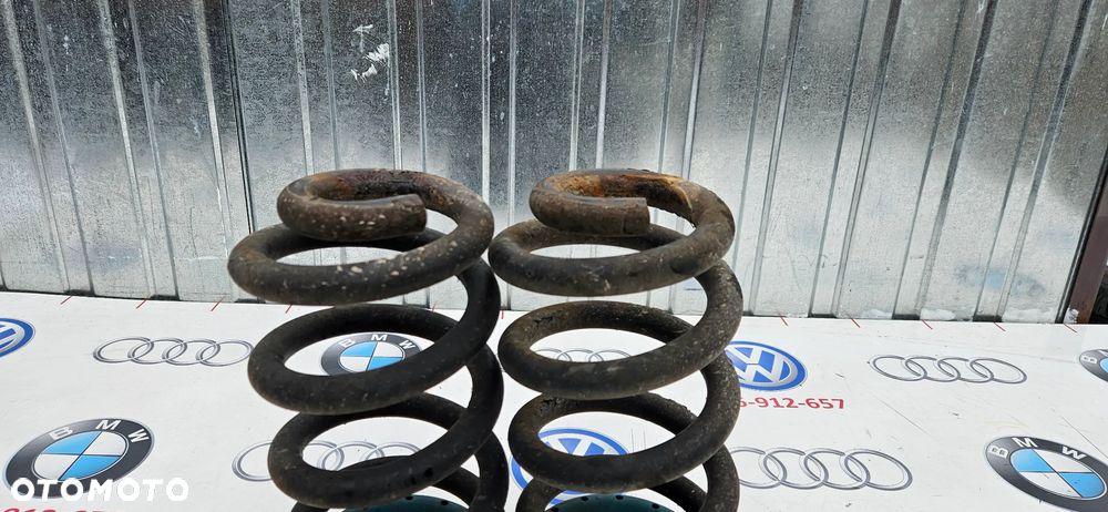 Dodge Durango III Sprężyna zawieszenia tylnego Sprężyny tył  68085245AB - 4
