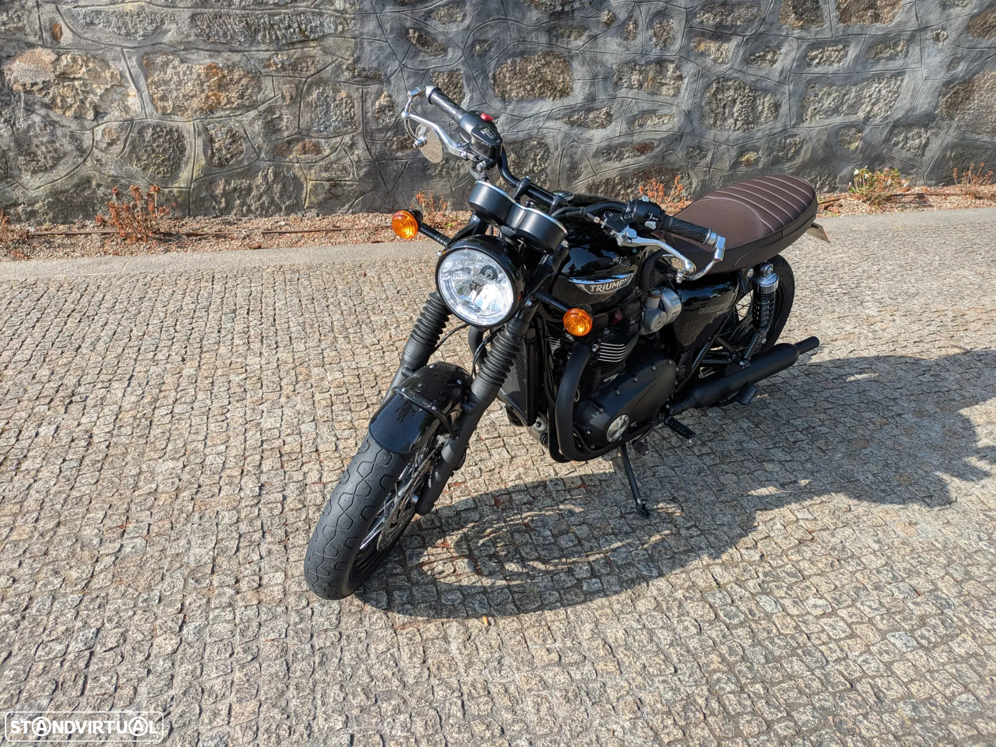 Triumph Bonneville T120 Black - 18