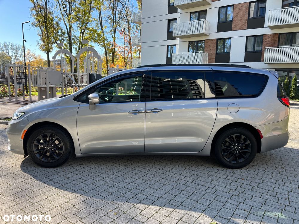 Chrysler Pacifica - 2