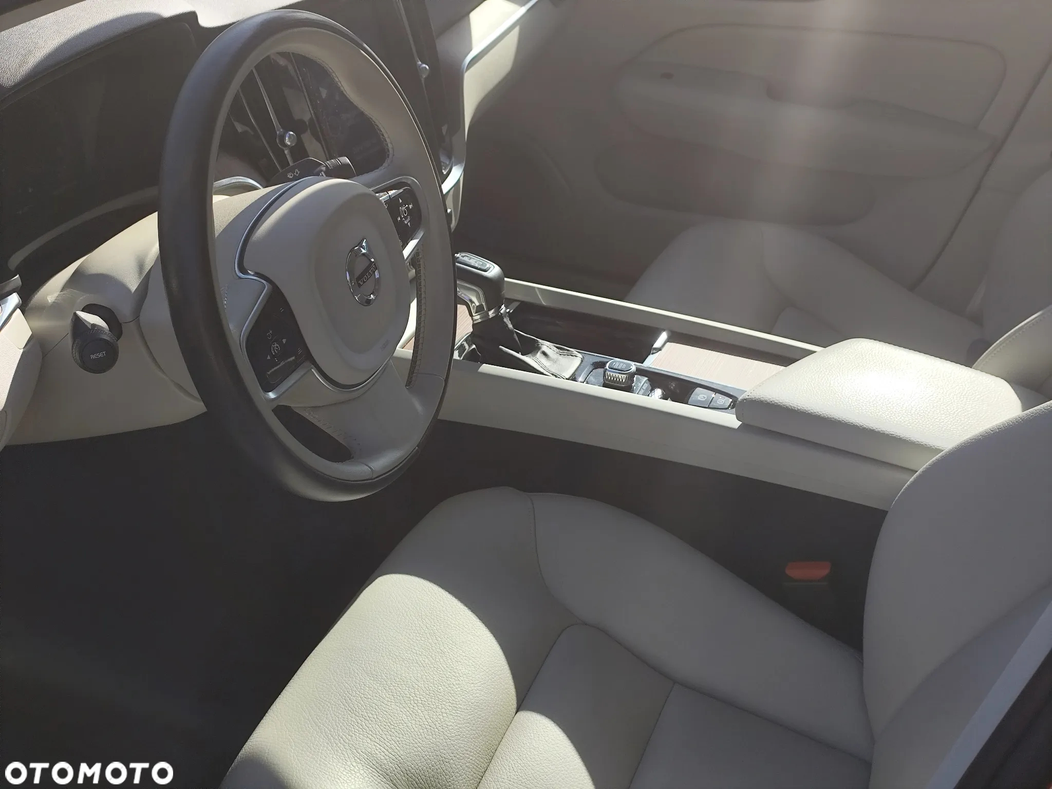Volvo S60 T5 Momentum Pro - 21