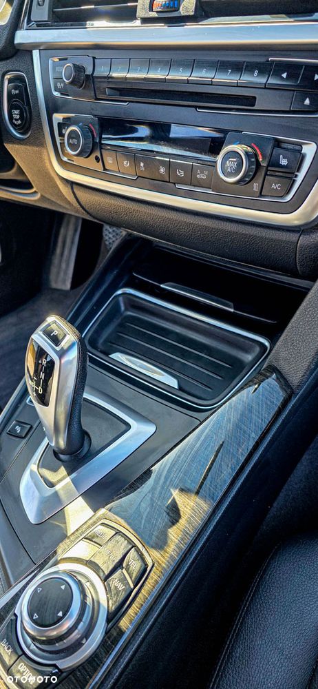 BMW Seria 3 328i Luxury Line - 32