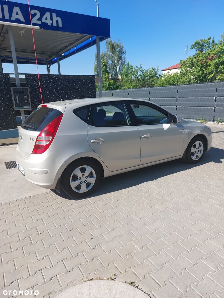Hyundai i30 1.6 Comfort EU5 - 3