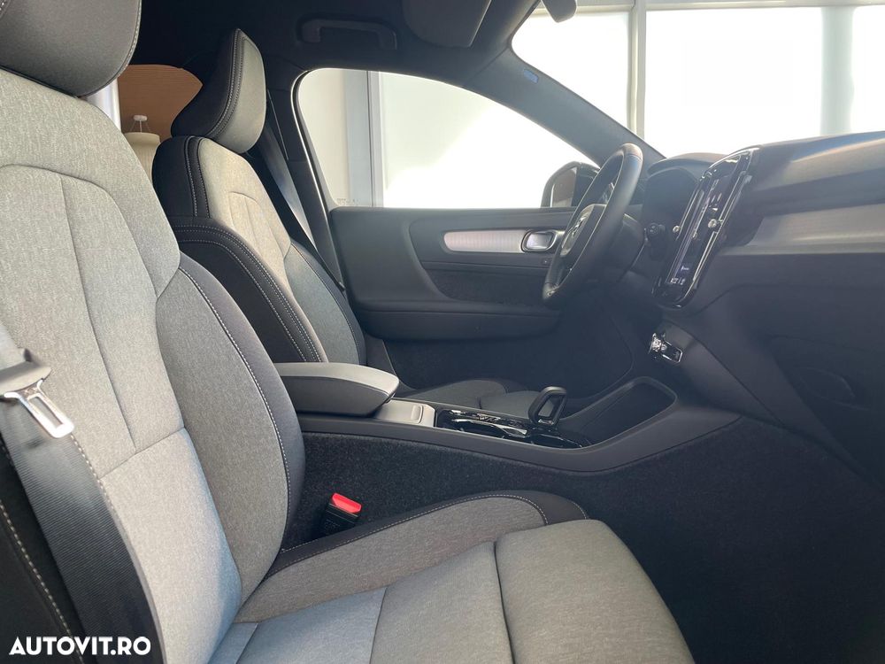 Volvo XC 40 B3 AT FWD MHEV Plus Dark - 9