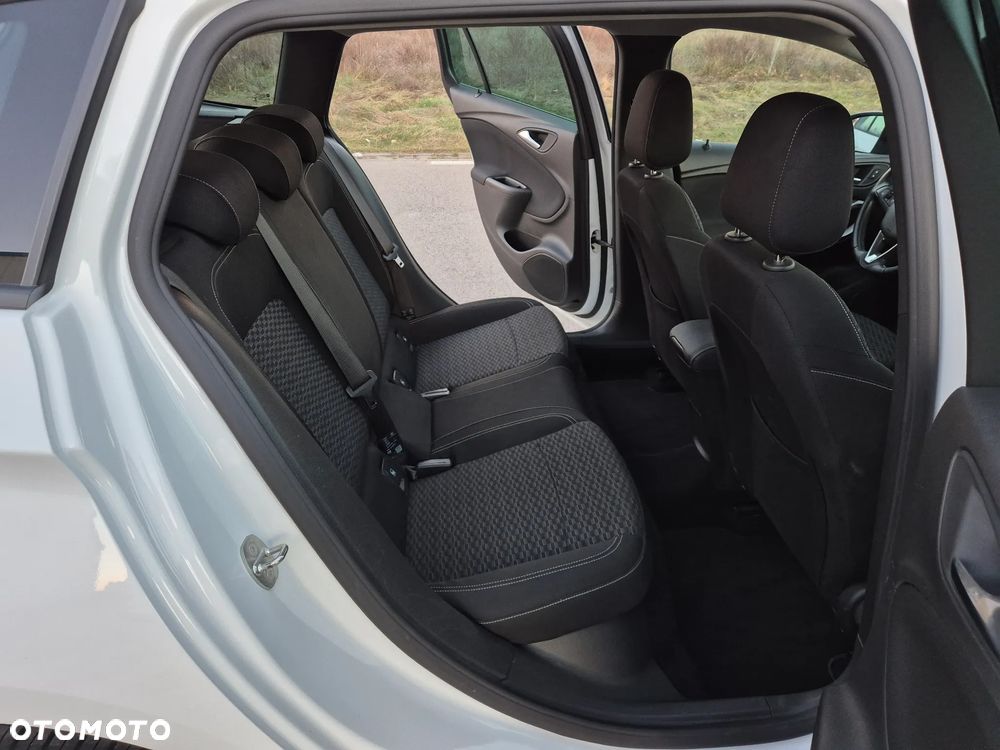 Opel Astra 1.4 Turbo 120 Jahre - 12