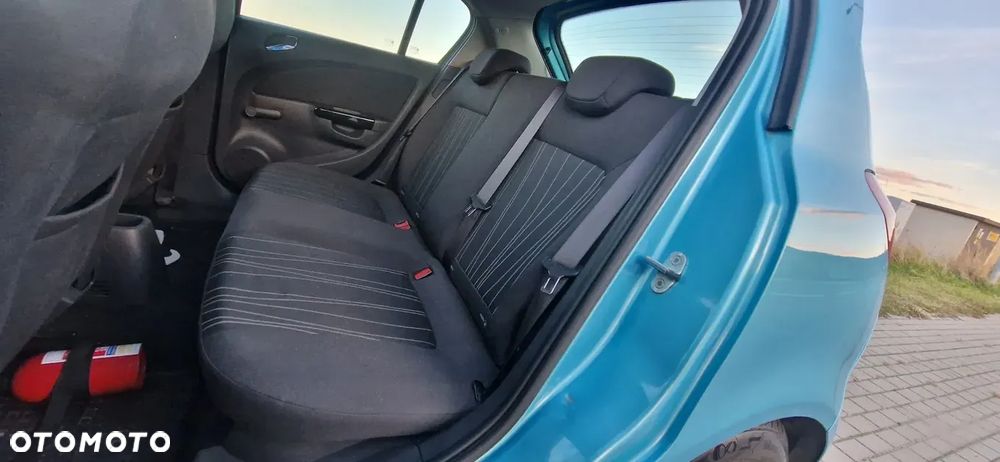 Opel Corsa 1.2 16V Essentia - 9