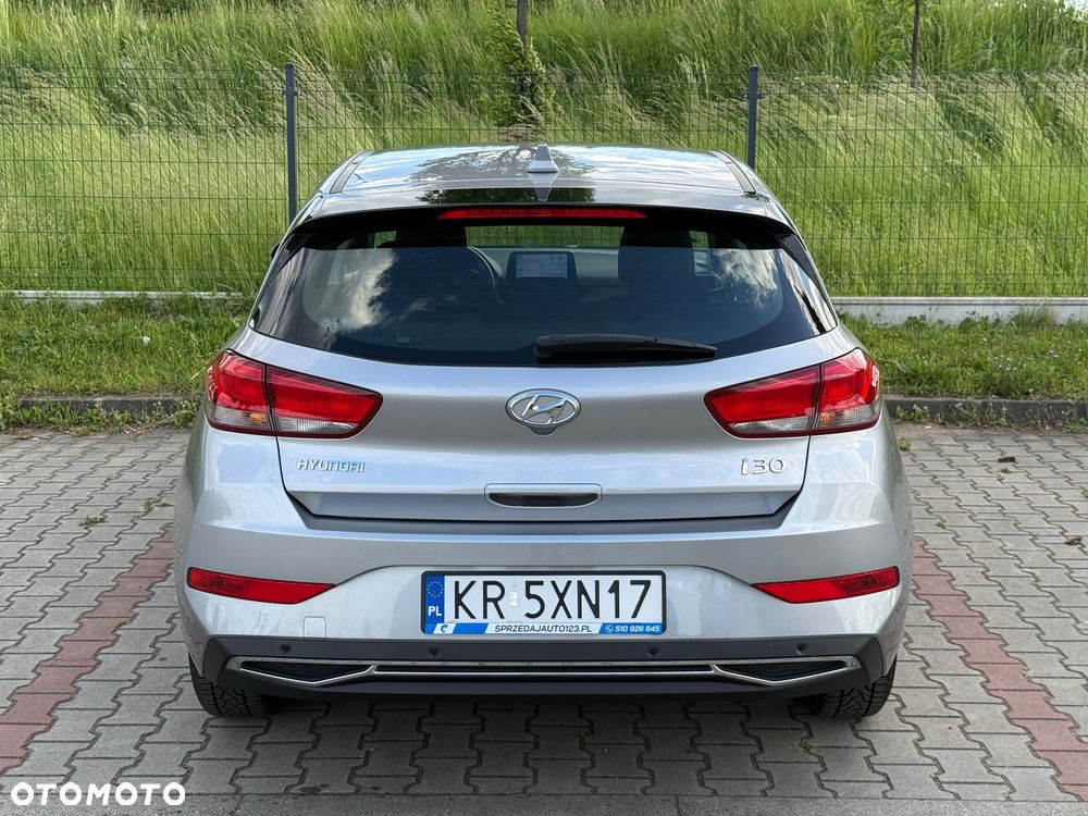 Hyundai i30 1.5 DPI Classic + - 21