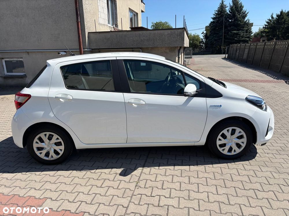 Toyota Yaris Hybrid 100 Premium - 4