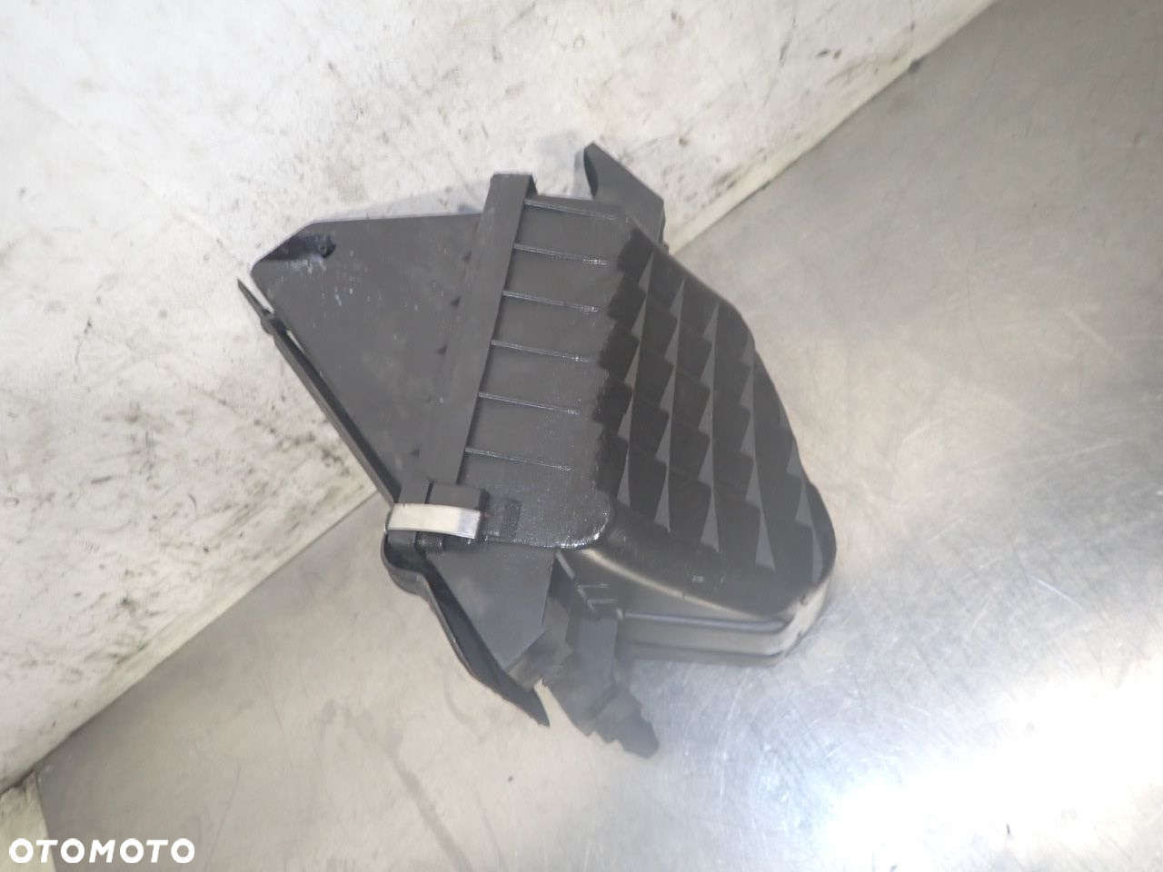 OBUDOWA FILTRA POWIETRZA VOLKSWAGEN PASSAT B5 3D0129607 - 2