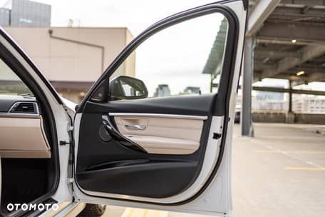 BMW Seria 3 ver-330i-edition-luxury-line-purity - 15