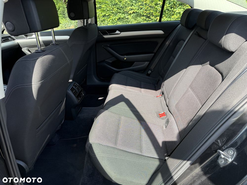 Volkswagen Passat 2.0 TDI SCR Comfortline DSG - 15
