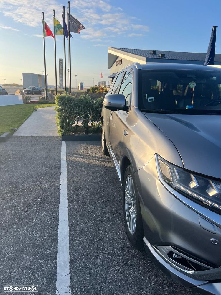 Mitsubishi Outlander - 3