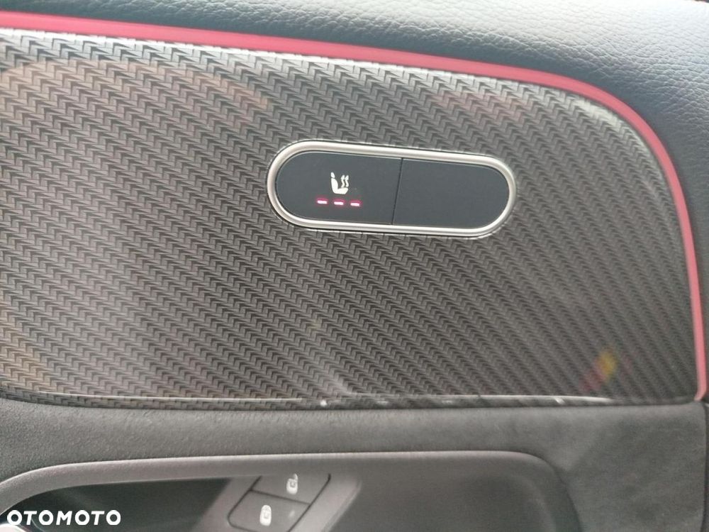 Mercedes-Benz GLB - 12