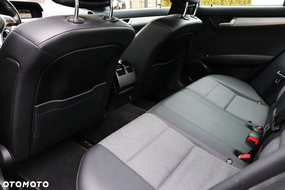 Mercedes-Benz Klasa C 200 Avantgarde Edition - 23