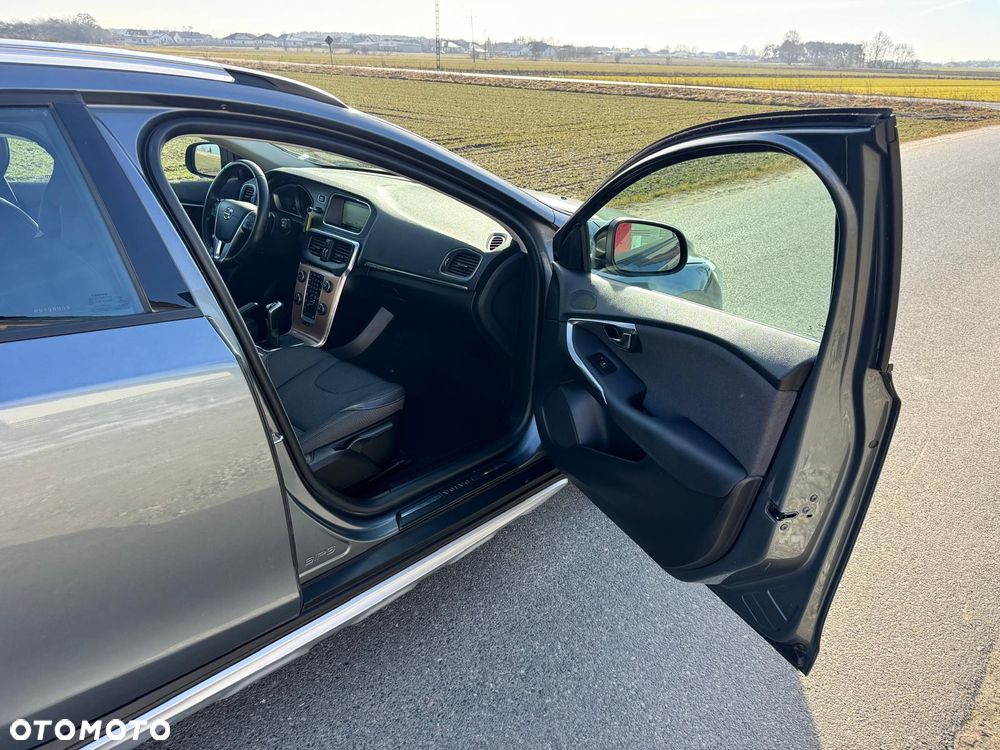 Volvo V40 Cross Country D3 Momentum - 13