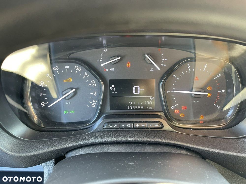 Opel Vivaro - 8